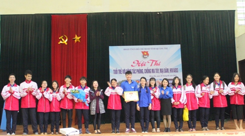BTV trao giải Nhất cho đội thi trường THPT chuyên Lê Qúy Đôn